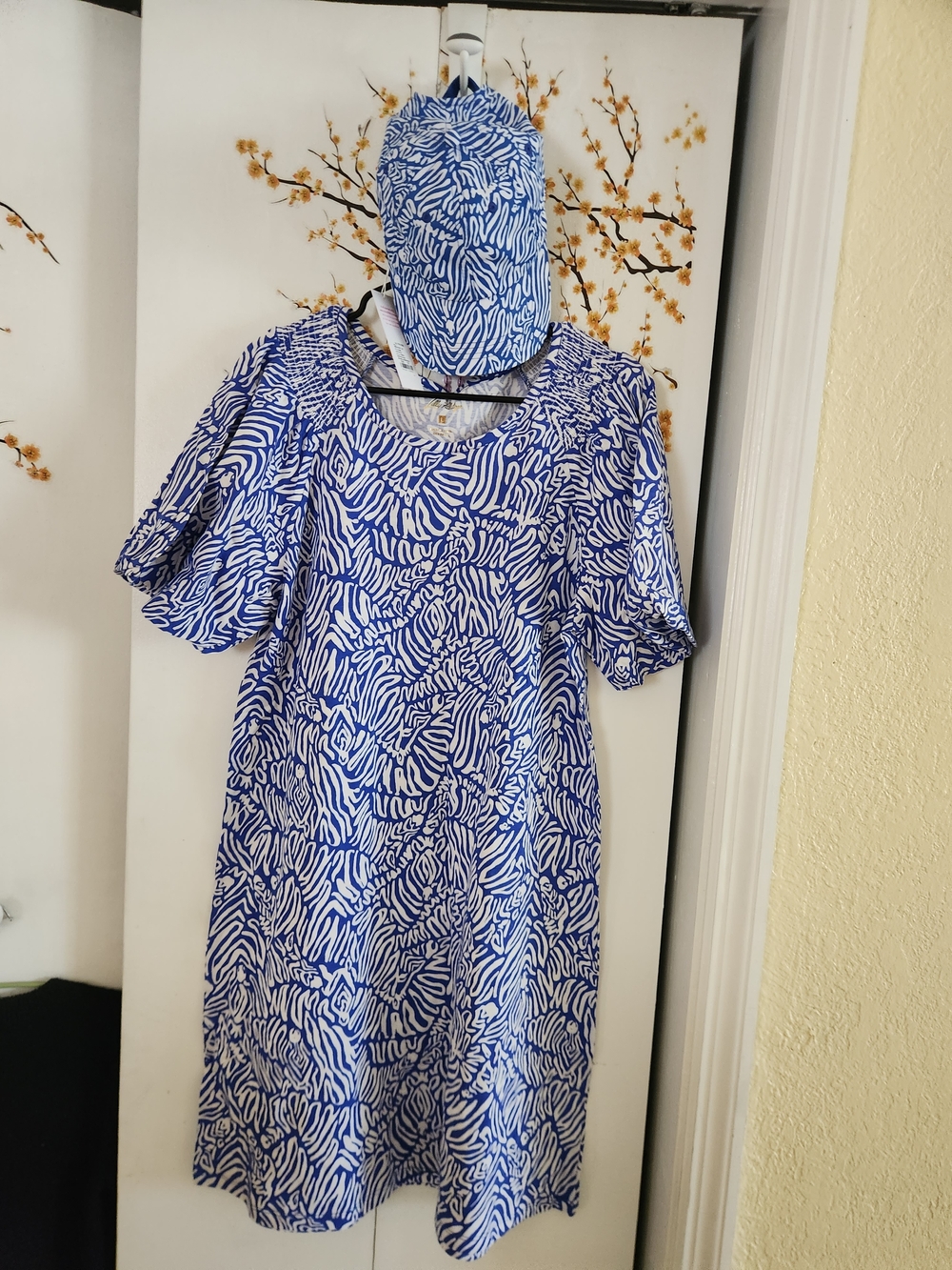 Womens Blue and White Printed Short Sleeve Dress